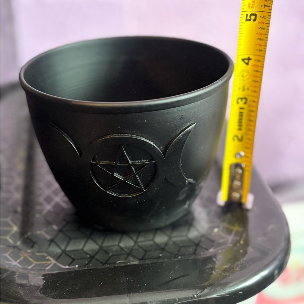 Black Cast Iron candle holder withDesign (2 designs available) - Picture 3 of 8